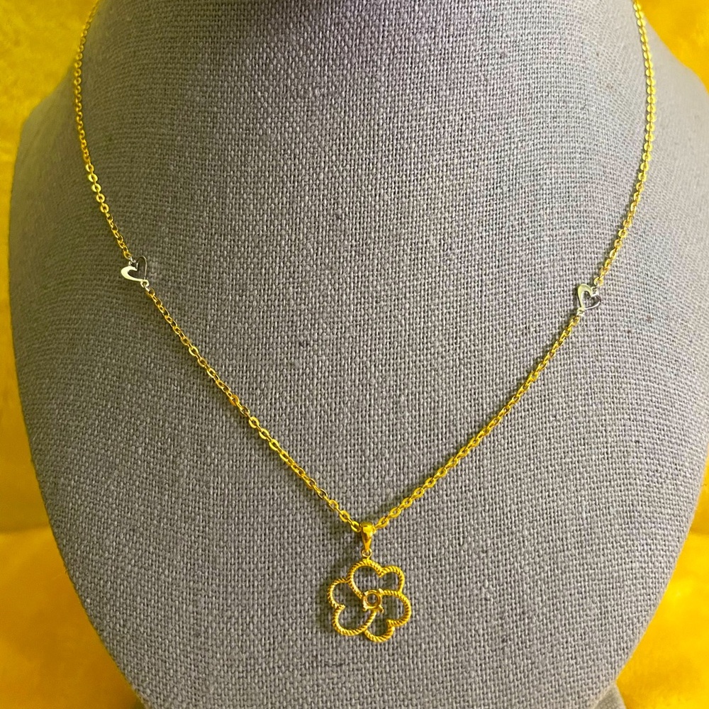 Solid 18K yellow gold necklace with pendant. 17" long